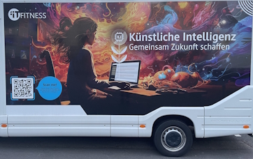 Straßenwerbung für KI auf einem Transporter